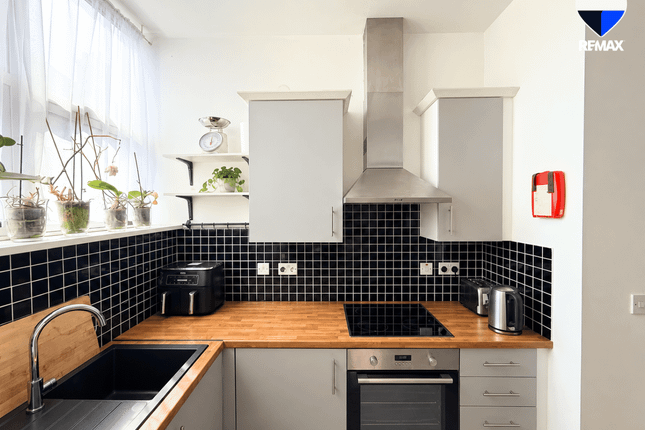 Flat 2, Brook Court, 510, Ripple Road, Barking photo 3