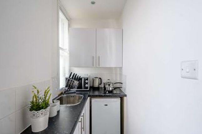 Flat 68, 39 Hill Street, London photo 3