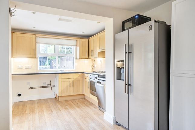89, Totteridge Lane, Buckinghamshire photo 3