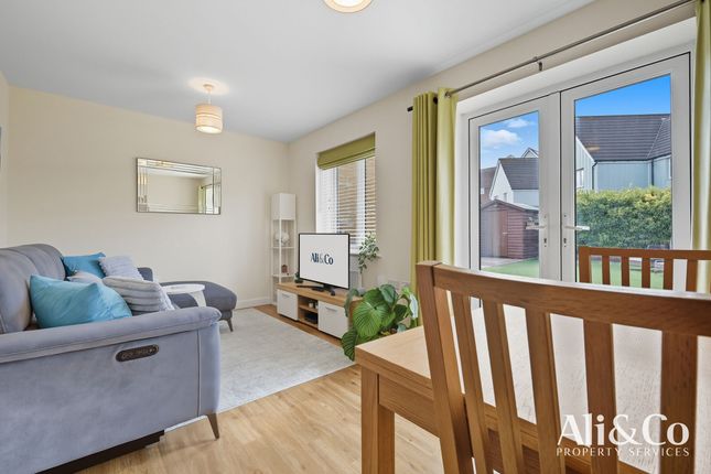 14 Woodside Close, Grays photo 4