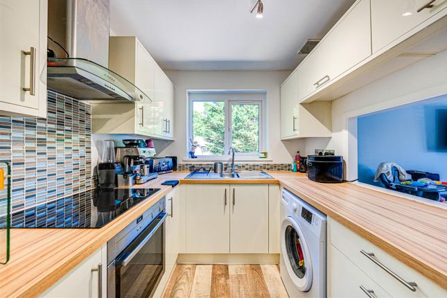 8, Heathlee Road, Crayford photo 4