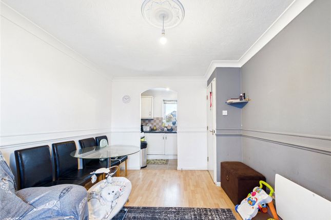 262, Dale Close, Colchester photo 3