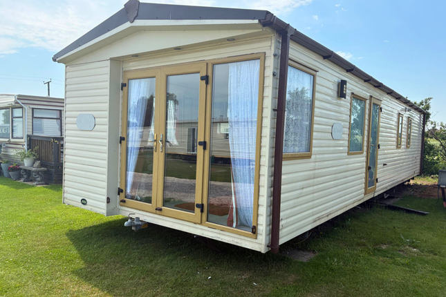3-bed caravan on Orchard Views Holiday Park, Burmarsh Road, Romney Marsh, £35,000