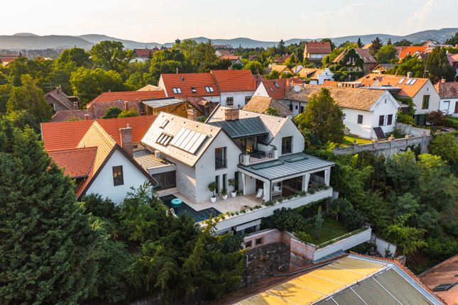 Villa for sale in Szentendre, Hungary