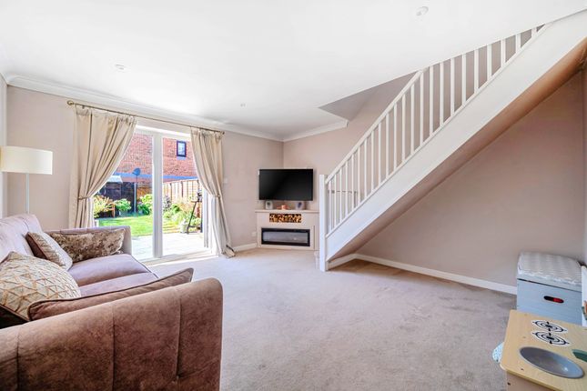 14, Bowers Close, Guildford photo 3