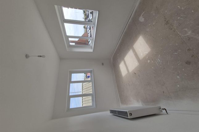 Flat 1, 1, Pier Road, Withernsea photo 4