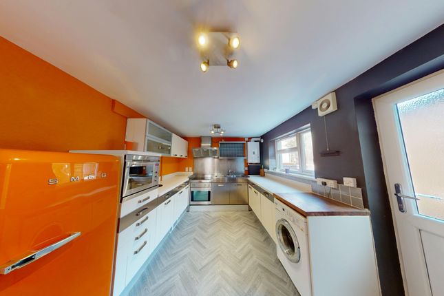 1 Grapes Close, Attleborough photo 3