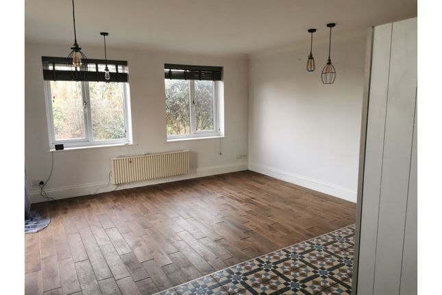 Flat for sale in Valley View Road, Rochester