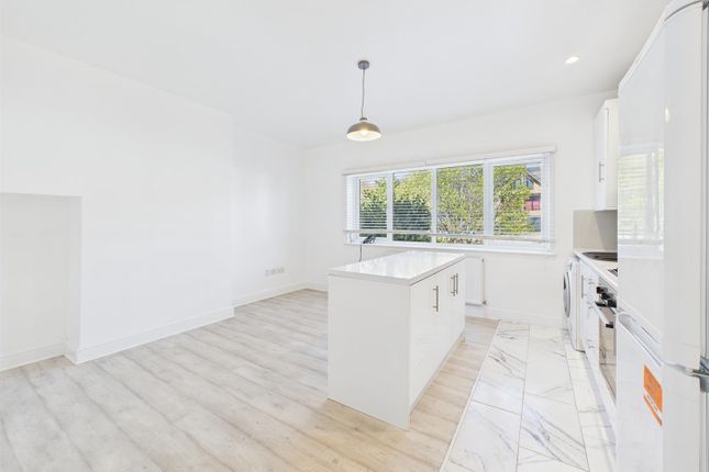 Flat 4 73, Brighton Road, Coulsdon photo 3