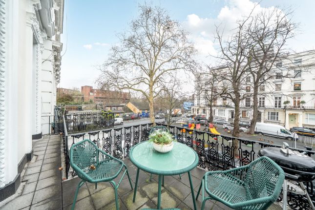 Flat 2, 49, St. Stephens Gardens, London photo 3