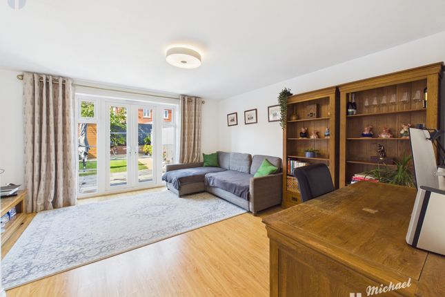 100 Prince Rupert Drive, Aylesbury photo 3