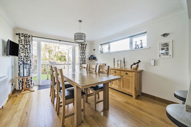 32, Dolphin Court Road, Devon photo 2