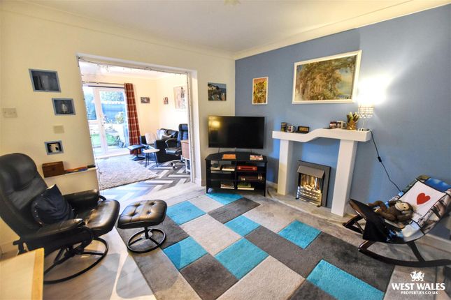 62, Fleming Way, Milford Haven photo 2