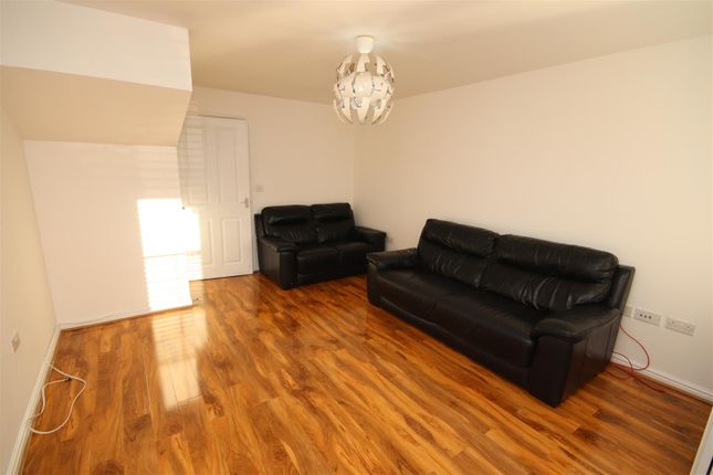 5, Hopkins Close, Dartford photo 2