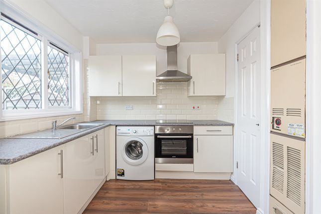 34 Marigold Close, Crowthorne photo 2