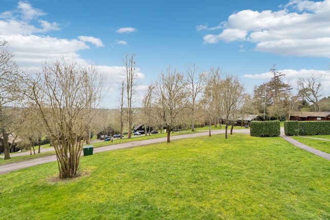 8 Home Wood, Henley Road, Marlow photo 2
