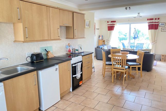 18, Glan Gwrelych, Neath photo 4