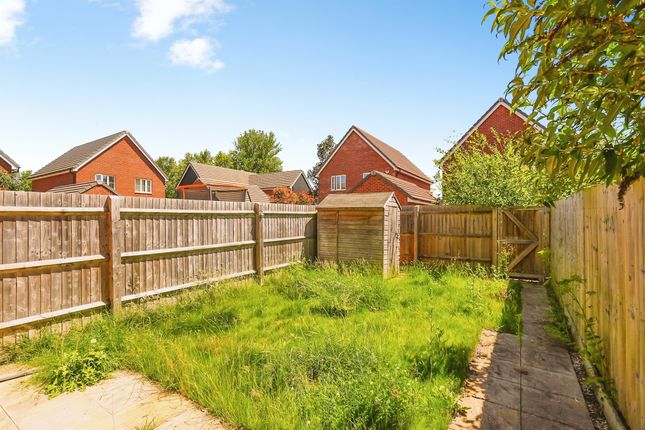 14, Queen Gardens, Didcot photo 4