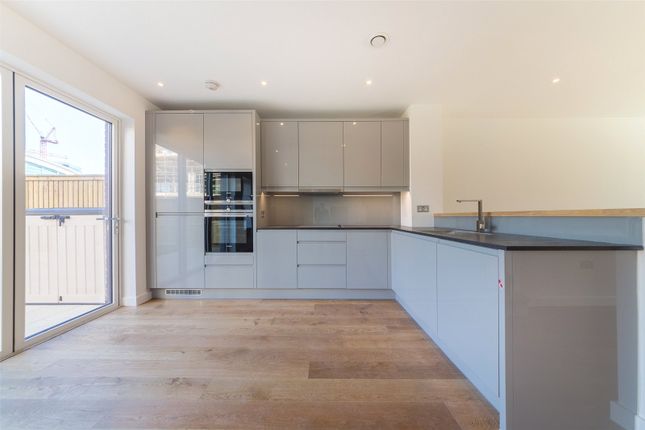 Flat for sale in Lassen House, Colindale Gardens, Colindale