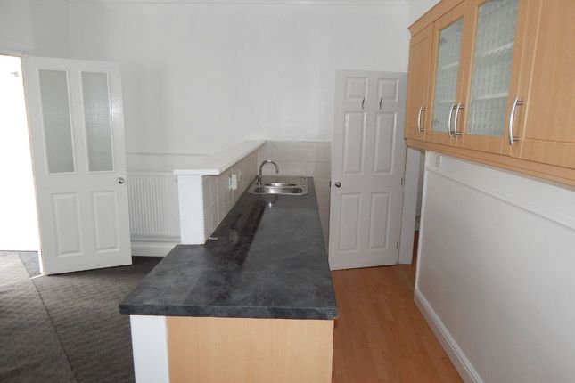 28 Oaks Road, Batley photo 4