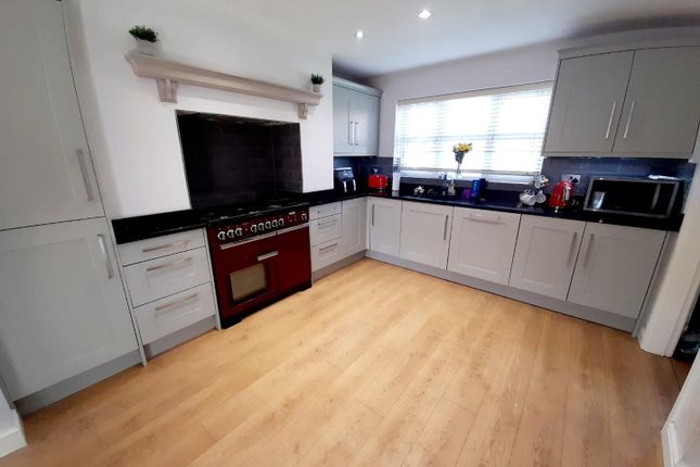 2, Nicholas Way, Corringham photo 4