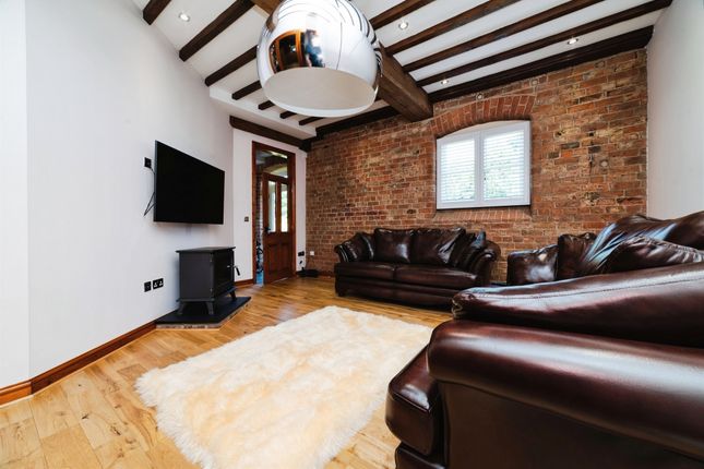 Primrose Cottage, Enholmes Lane, Hull photo 4