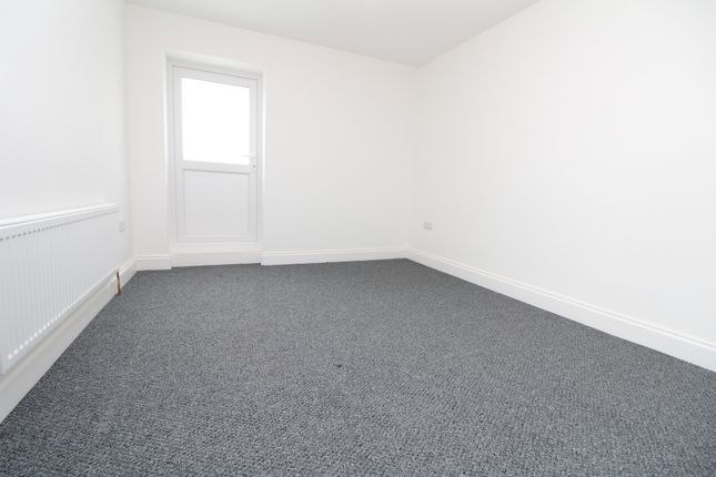 Flat to rent in Eglinton Hill, Woolwich