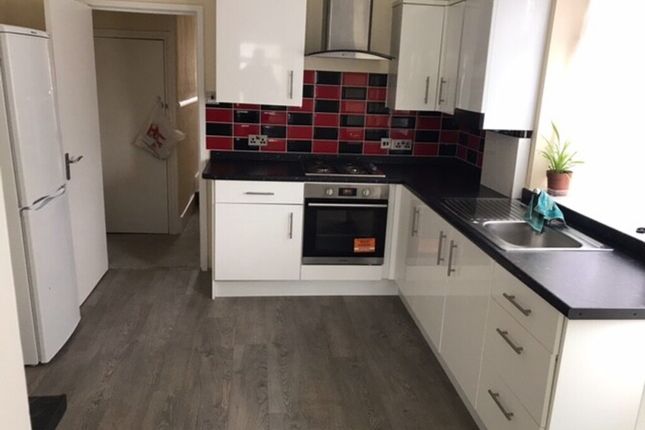 Flat to rent in Inglemere Road, Mitcham