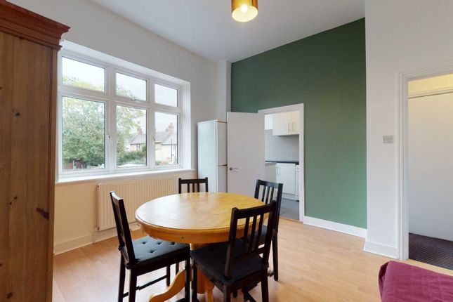 Thumbnail Flat to rent in Upper Tooting Road, London