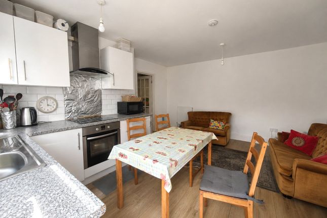 1C, Colin Road, Caterham photo 2