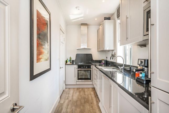Flat 3, 10, Wheatsheaf Terrace, London photo 4