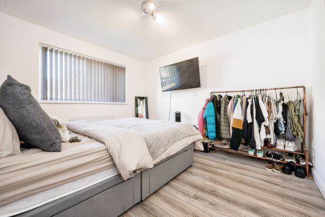 Maisonette for sale in Knights Avenue, Clapham, Bedford