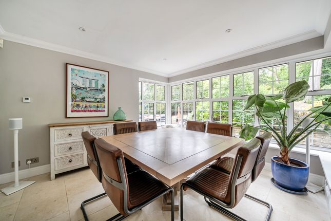 6, Manor Gardens, Farnham photo 4