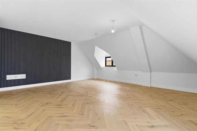 Flat 8, 24, Somerset Road, London photo 3