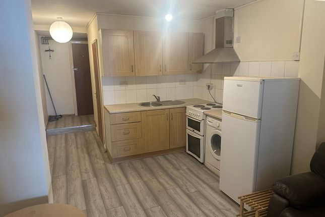 Thumbnail Flat to rent in Woodville Road, Cathays, Cardiff