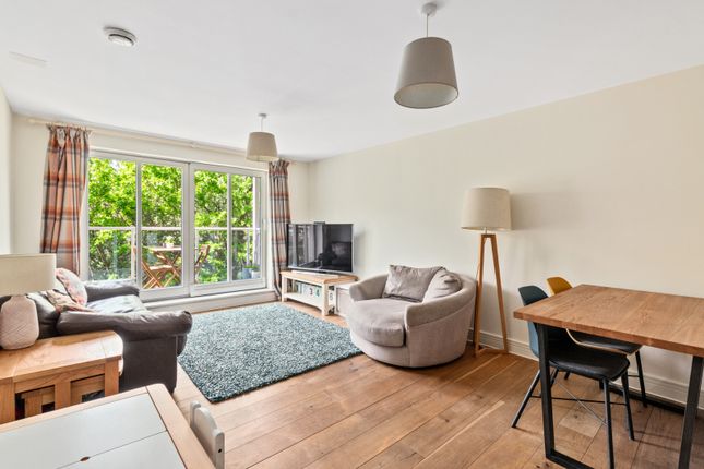 31, Greenview Drive, Raynes Park photo 2