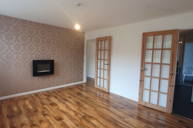 8, Balmoral Close, Coventry photo 3