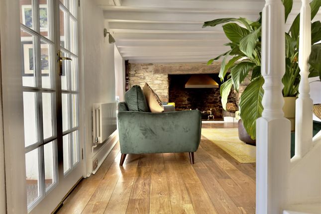 Living Room Detail.Jpeg