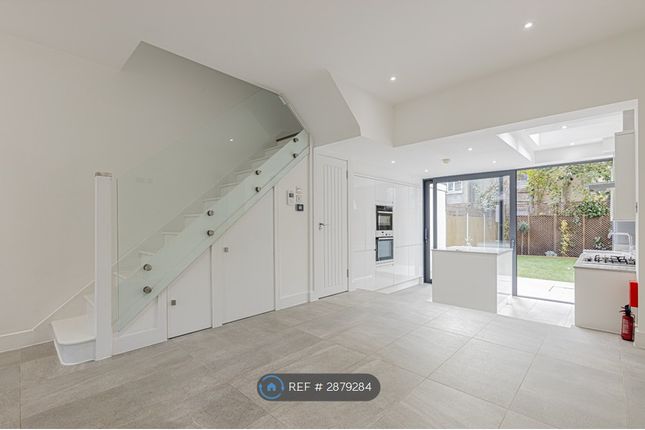 Lancaster Road, London photo 4