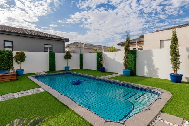 Detached house for sale in Kenwood Circle, Parkland North, Bloubergstrand, Cape Town, Western Cape, South Africa