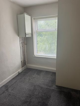 8, Crossley Street, Oldham photo 4