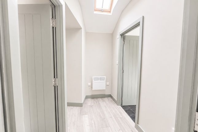 Flat 3, 44 Market Place, Brackley photo 2