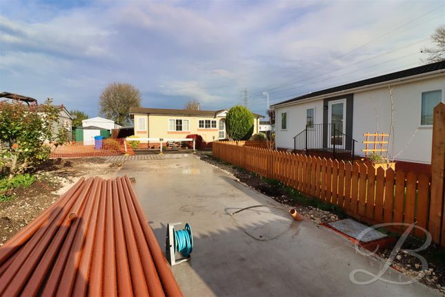 2-bed caravan on 100, Riverdale Park, Staveley, £130,000