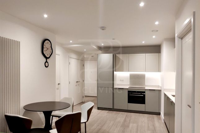 2 Eden Place, London photo 4