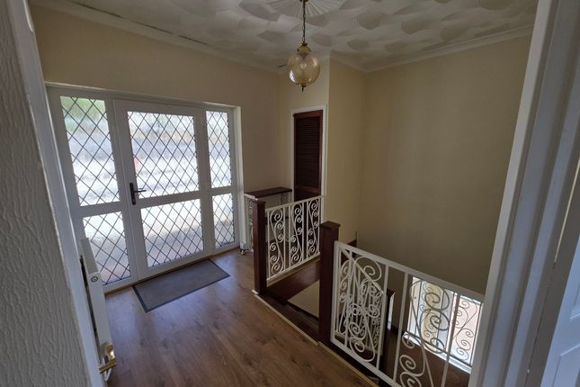 2 Broomhill, Port Talbot photo 3
