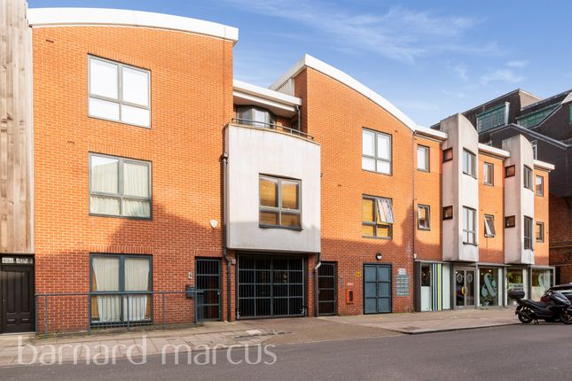 Flat for sale in Wilberforce Mews, London