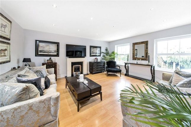 10, Castle Mews, Surrey photo 4