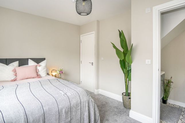 Room to rent in Smawthorne Avenue, Castleford WF10