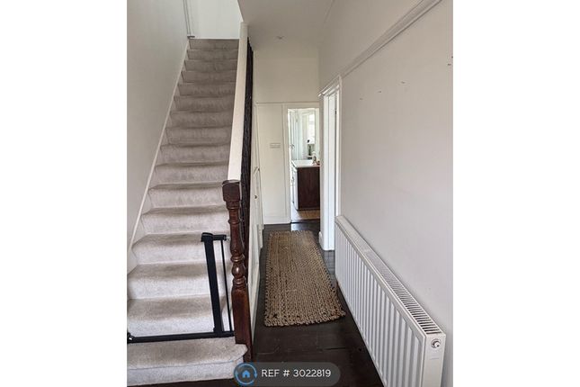 Hounslow Road, Twickenham photo 2