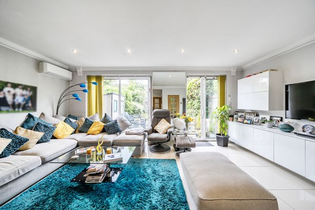 23, Sunningdale Close, Stanmore photo 2